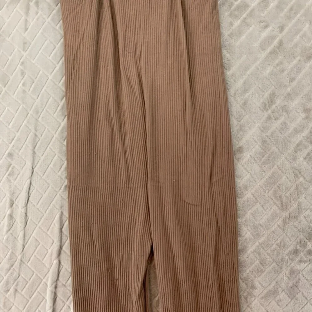 Popular 21 Womans Small Jumpsuit Brown Ribbed Sleeveless Adjustable Stretch - Picture 13 of 14